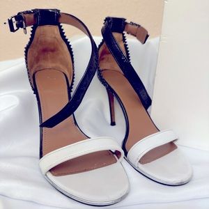 Givenchy Blanc/Noir Black patent leather with white leather strap and trim..